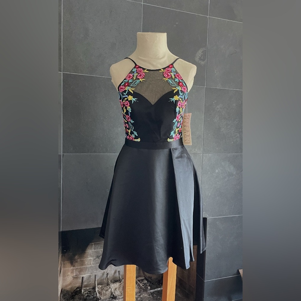 Fiesta Fashion Embroidered Floral Dress